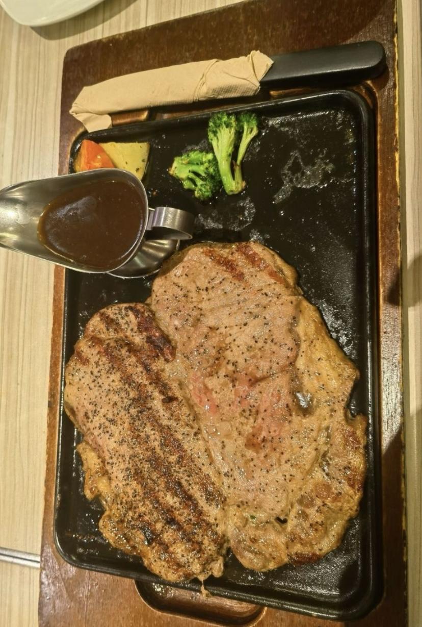 周一的忙乱，从好好吃饭开始，总得用一顿美食来抚平。点上最爱的那道菜，让舌尖与美味