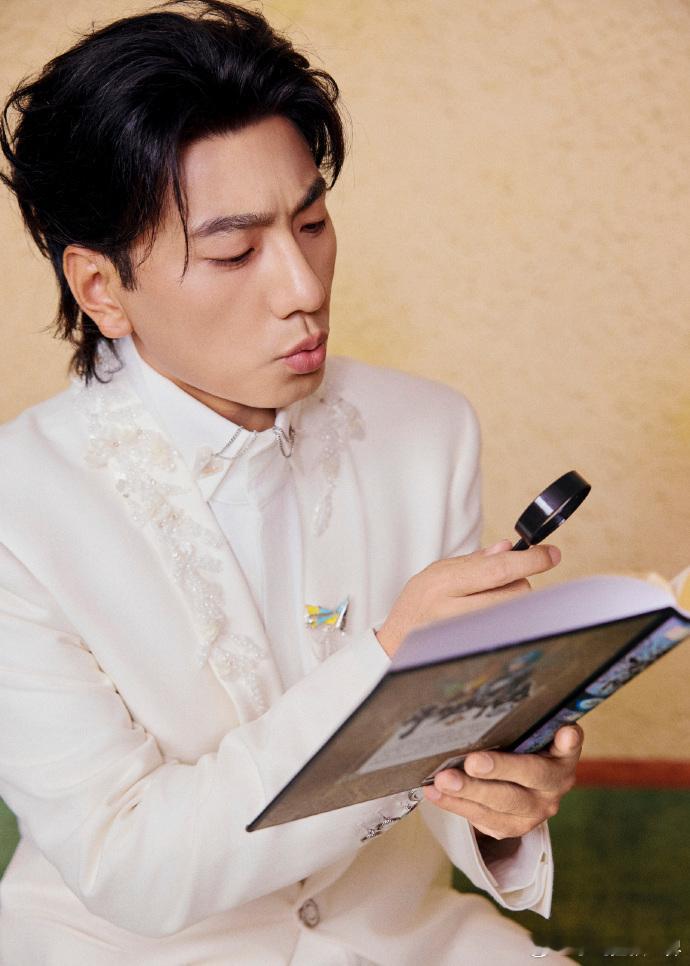 听海来阿木童年纸飞机破防了好期待海来阿木在打歌2026的表演，童年纸飞机带着月牙