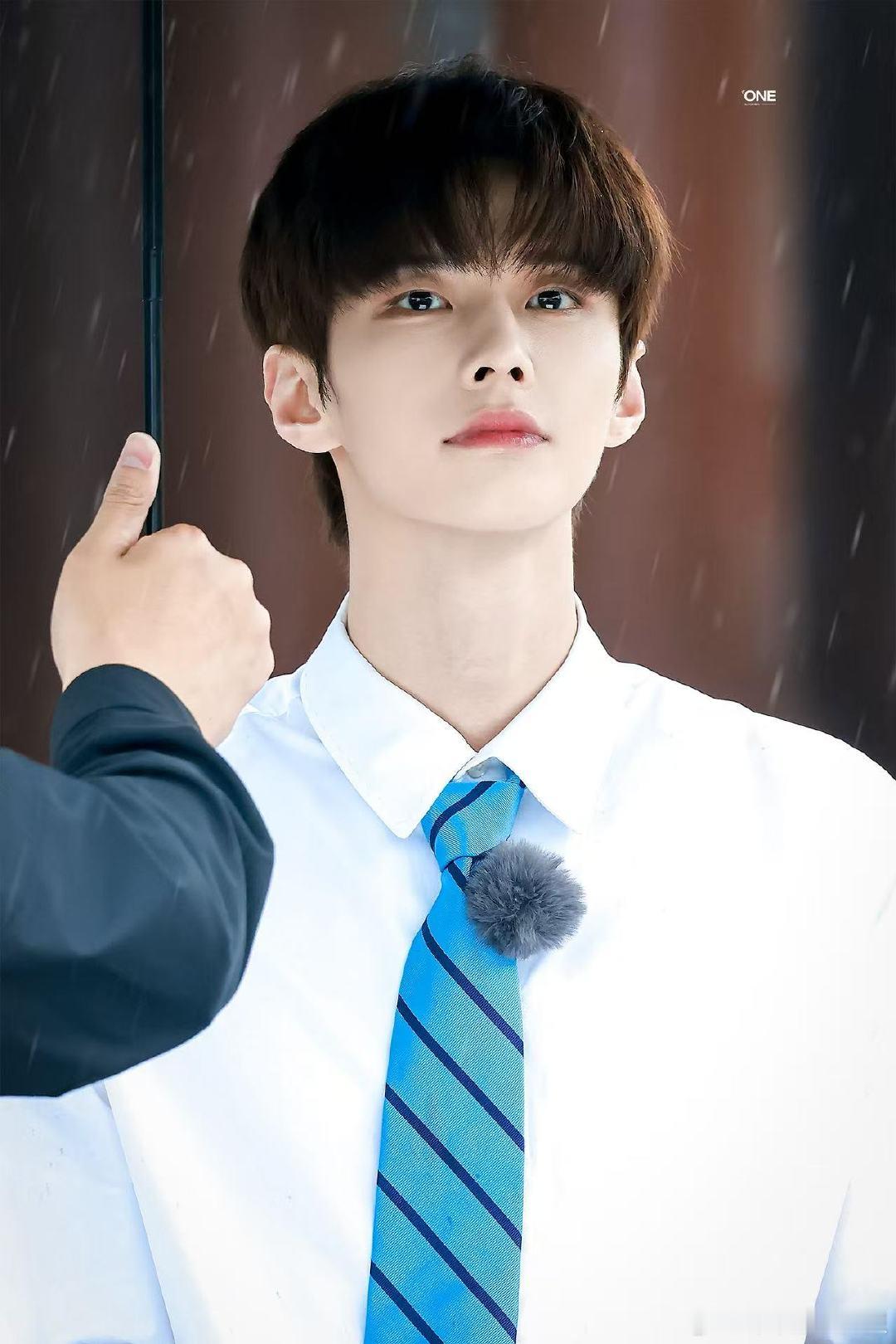 何与hi6上班男大感何与hi6上班帅成啥样了 期待值拉满！何与hi6上班路透帅到