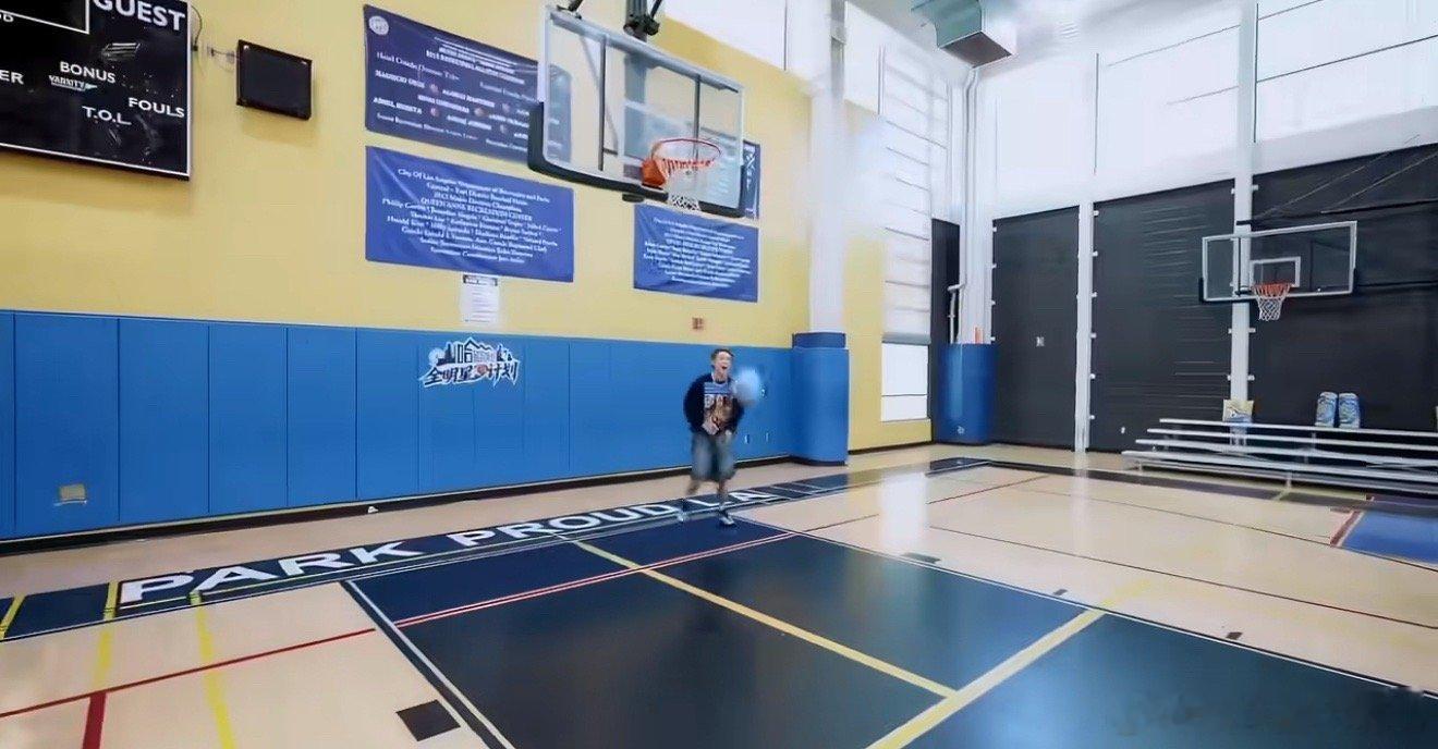 又被王鹤棣装到了 隔着王润泽直接跳投，投完就转身不理。王鹤棣这自信操作，配上空心