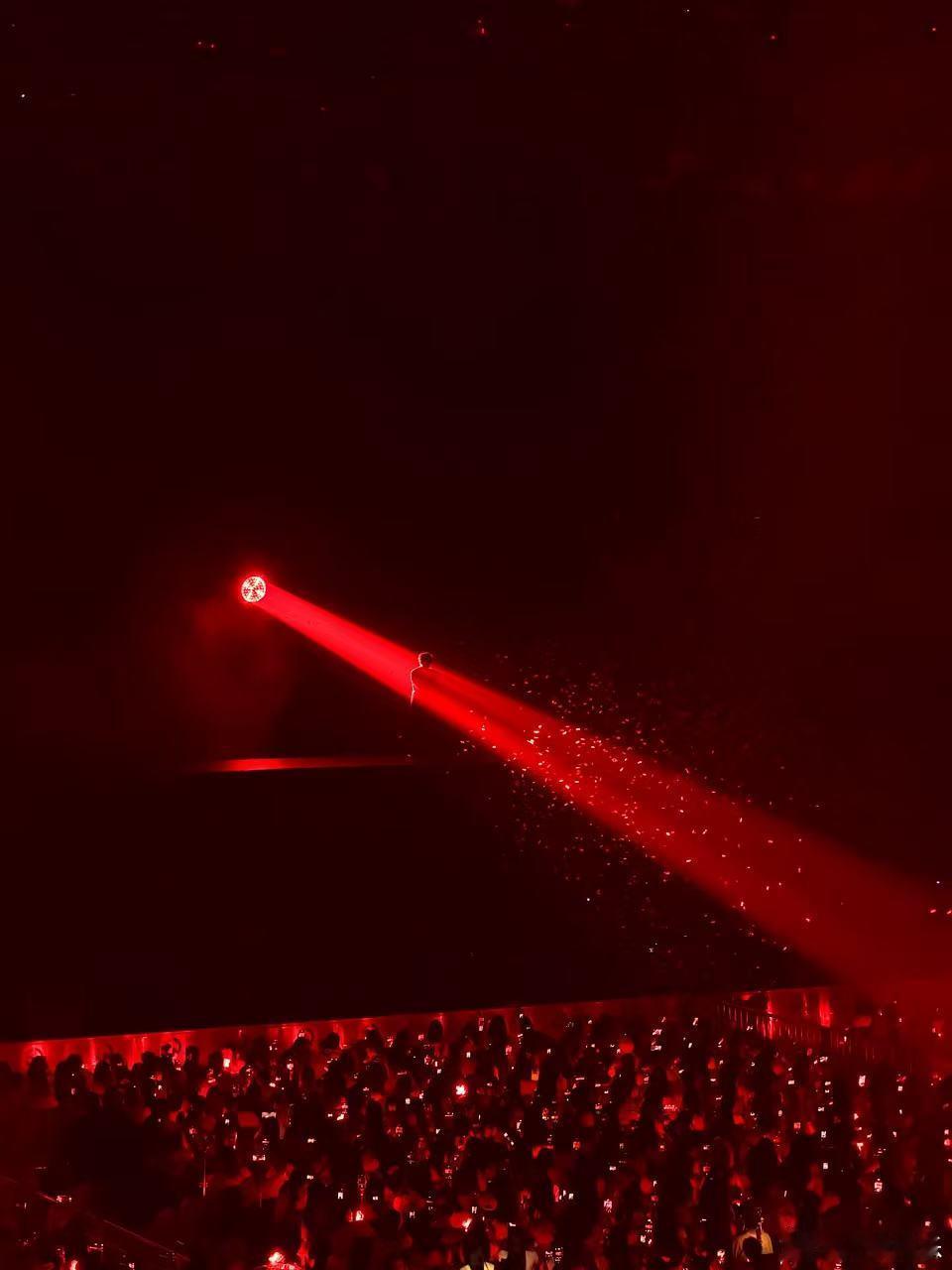 张远被喊歌王的反应张远广州二连开上座率 广州演唱会人气爆棚，二连开全程满座！全场