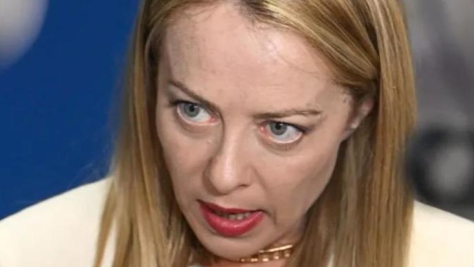 政坛表态与民意背离！梅洛尼力挺美军留驻，欧洲觉醒大势难挡
 
北京时间5月5日，