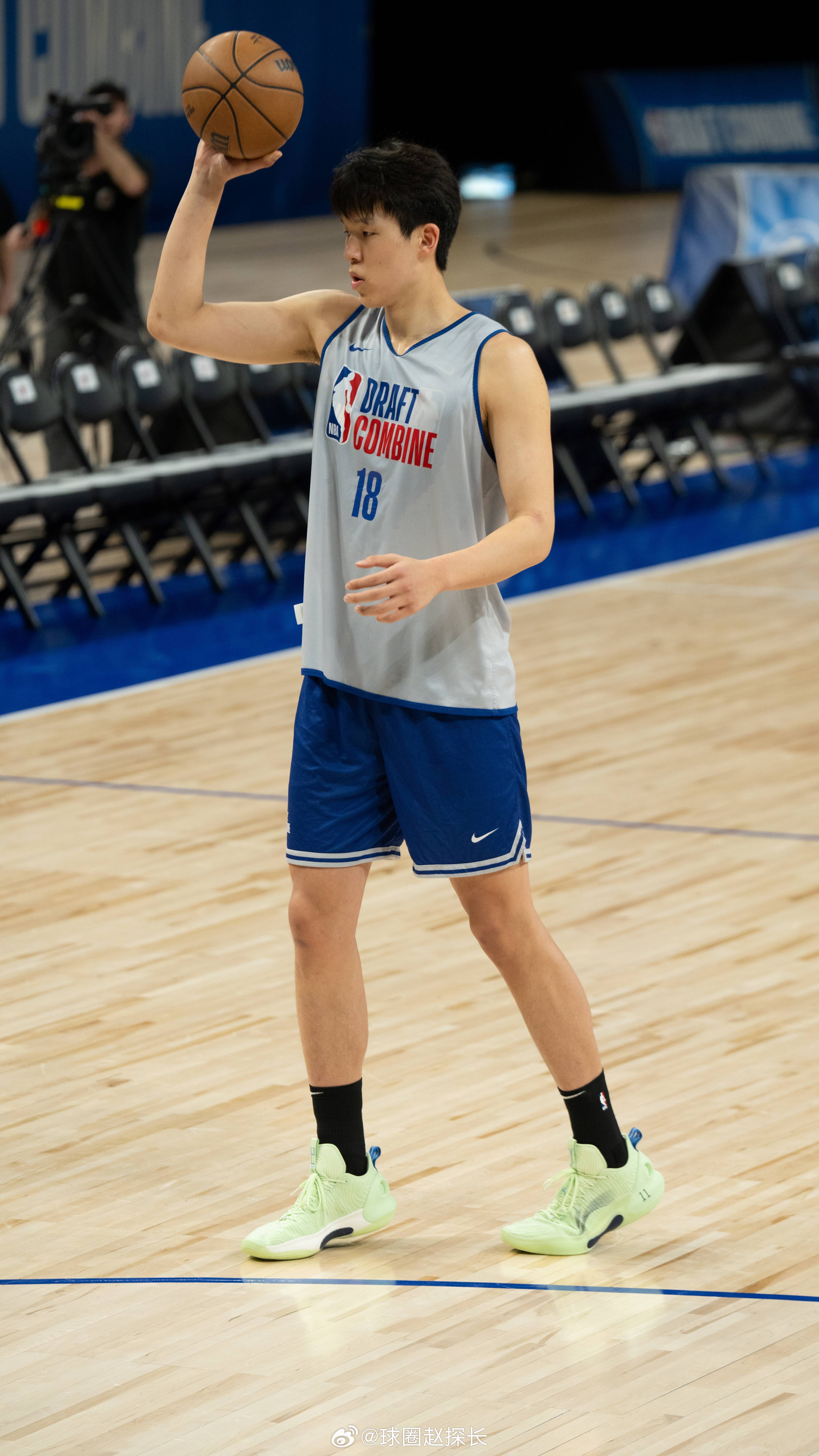 杨瀚森参加NBA联合试训的球鞋上脚：穿着驭帅19 V2参与了动态体测、穿着驭帅U