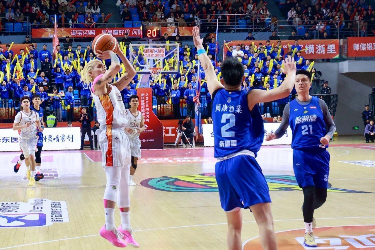 绝杀！太帅了！最后一节发生了什么？嘉兴又输了！
嘉兴队最后到底在干什么，领先了一