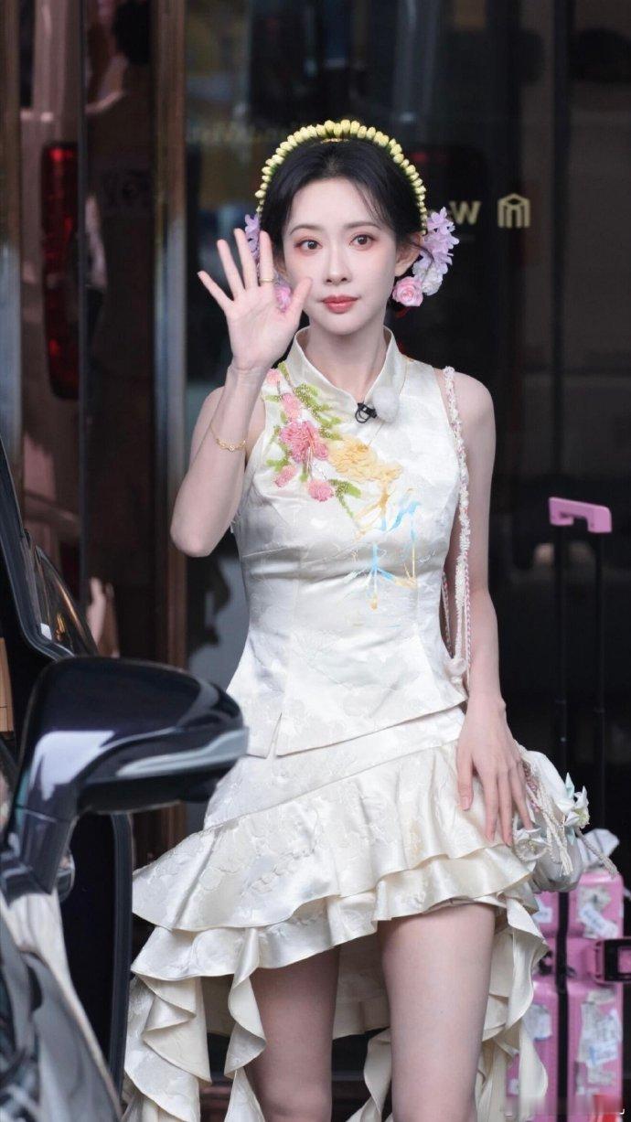 白鹿孟子义跑男妆造白鹿孟子义跑男造型 白鹿孟子义跑男造型，妆造太美啦 