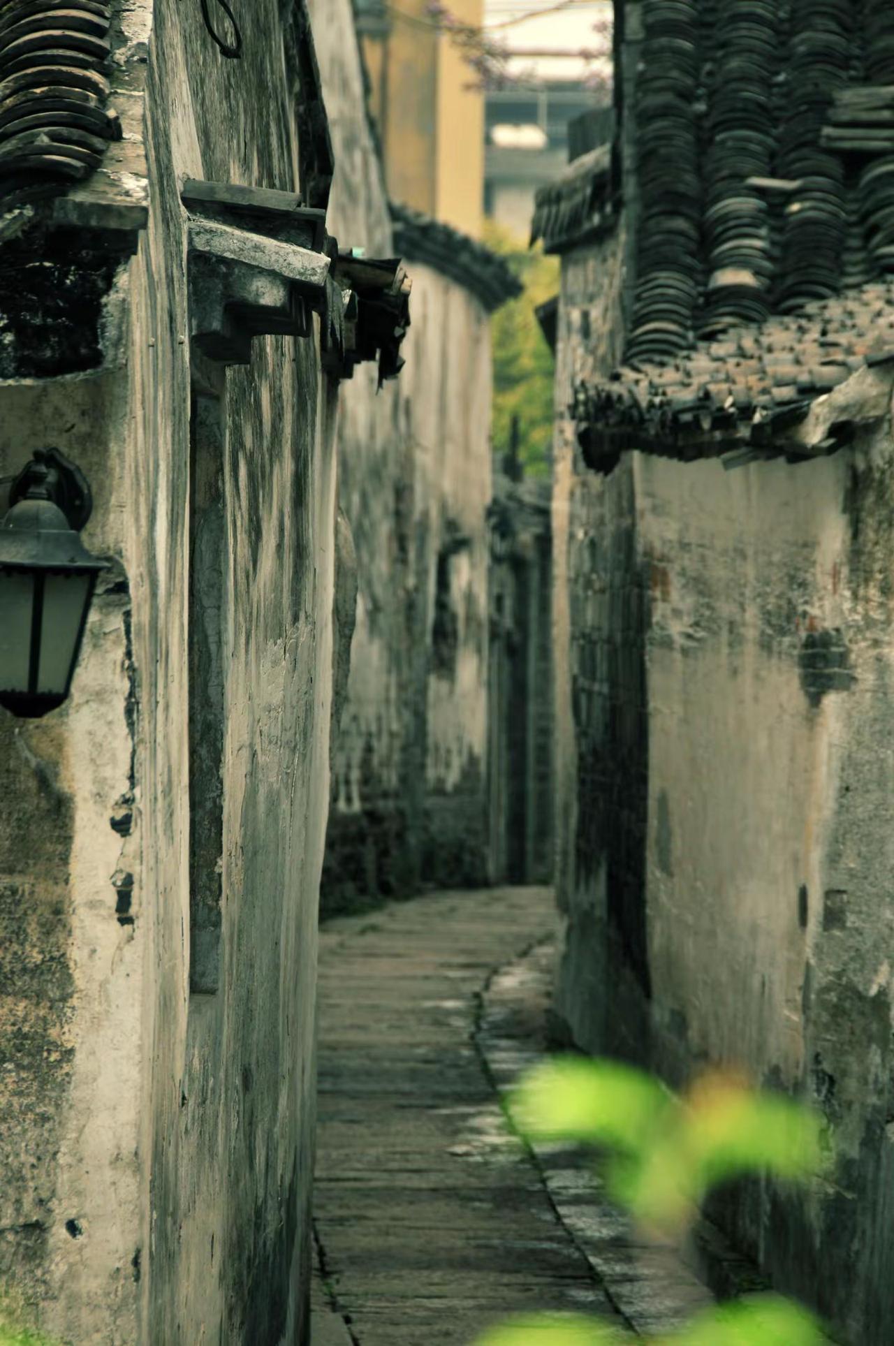 烟雨西塘游记 2008年。西塘坐落于江南“吴根越角”，文脉绵延两千余年，春秋时伍