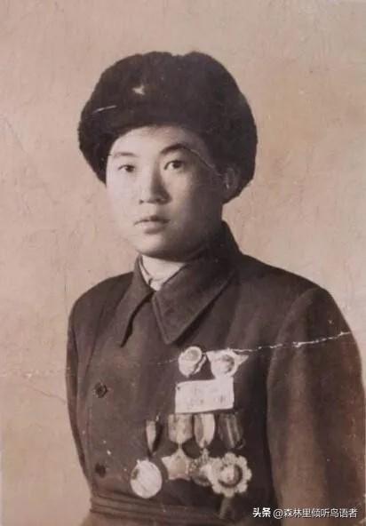 1950年，一战士血流不止，医生要脱他裤子检查，他死死抓住医生胳膊：“换女医生来