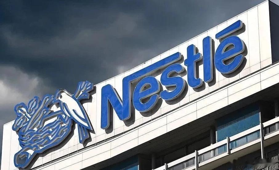 【雀巢终把惠氏“收房”，却选在出生率跌破1‰的寒冬】2026年1月1日起，雀巢大