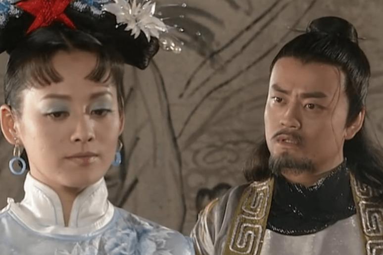 1642年洪承畴被俘。他宁死不降，绝食自尽，可半夜，牢房里却冒出个异域美女为他送