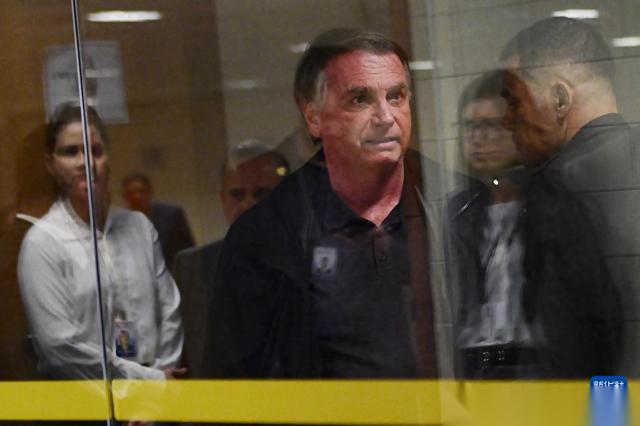 特朗普又在网上放狠话了，这次瞄准的是巴西，张口就要加收50%的关税。这回他倒不是