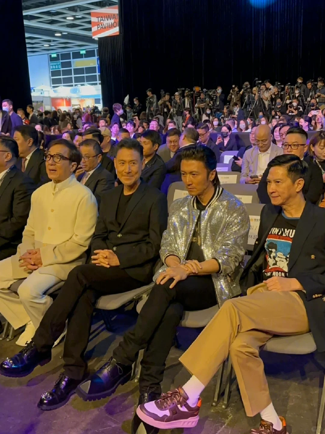 感觉全香港的明星都在英皇发布会了