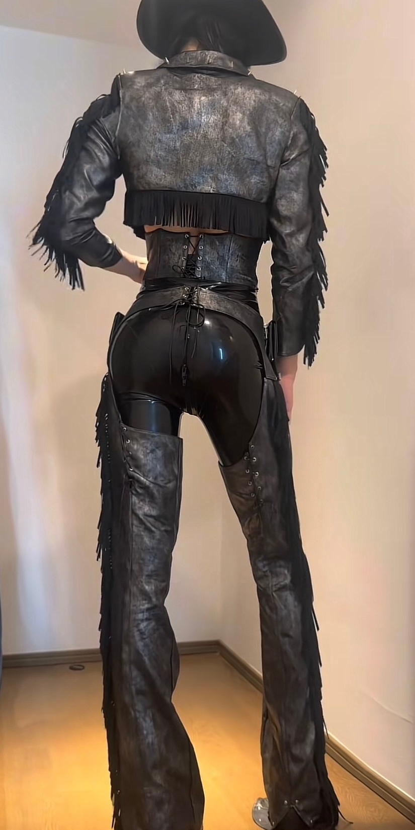 嘶 给盐好香选好演唱会的服装了