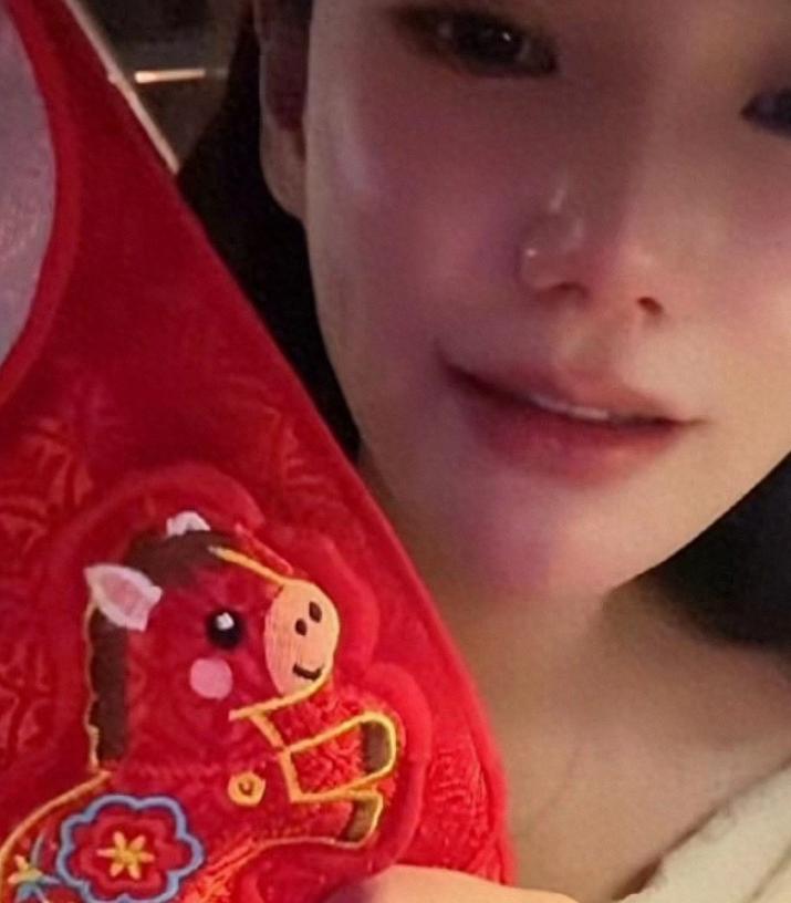 汪小菲是性情中人，是真爱，这才是真的人性。
 
孩子早早没了亲妈放谁也会难过，是