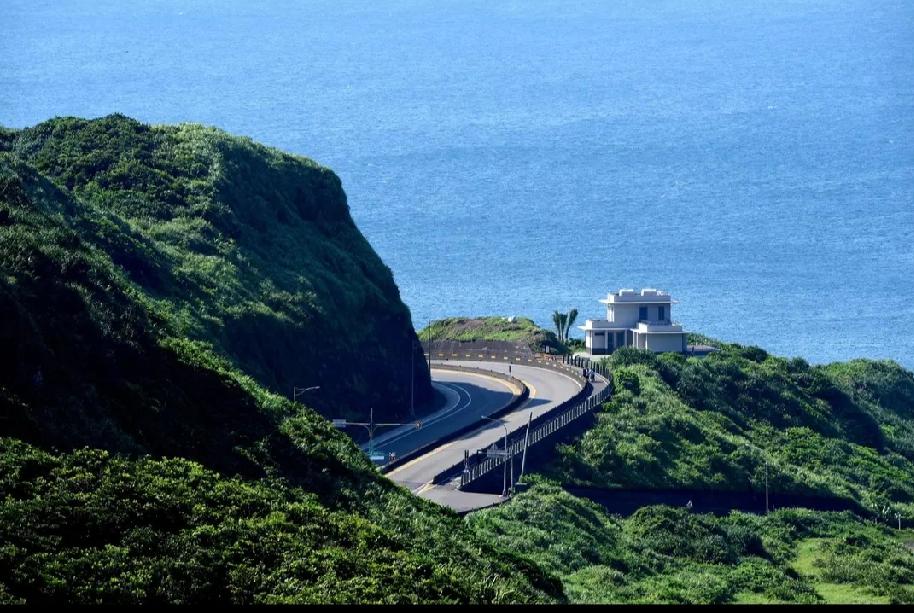 “四万万人同一哭，去年今日割台湾。”这是晚清诗人丘逢甲诗作《春愁》中的后两句。