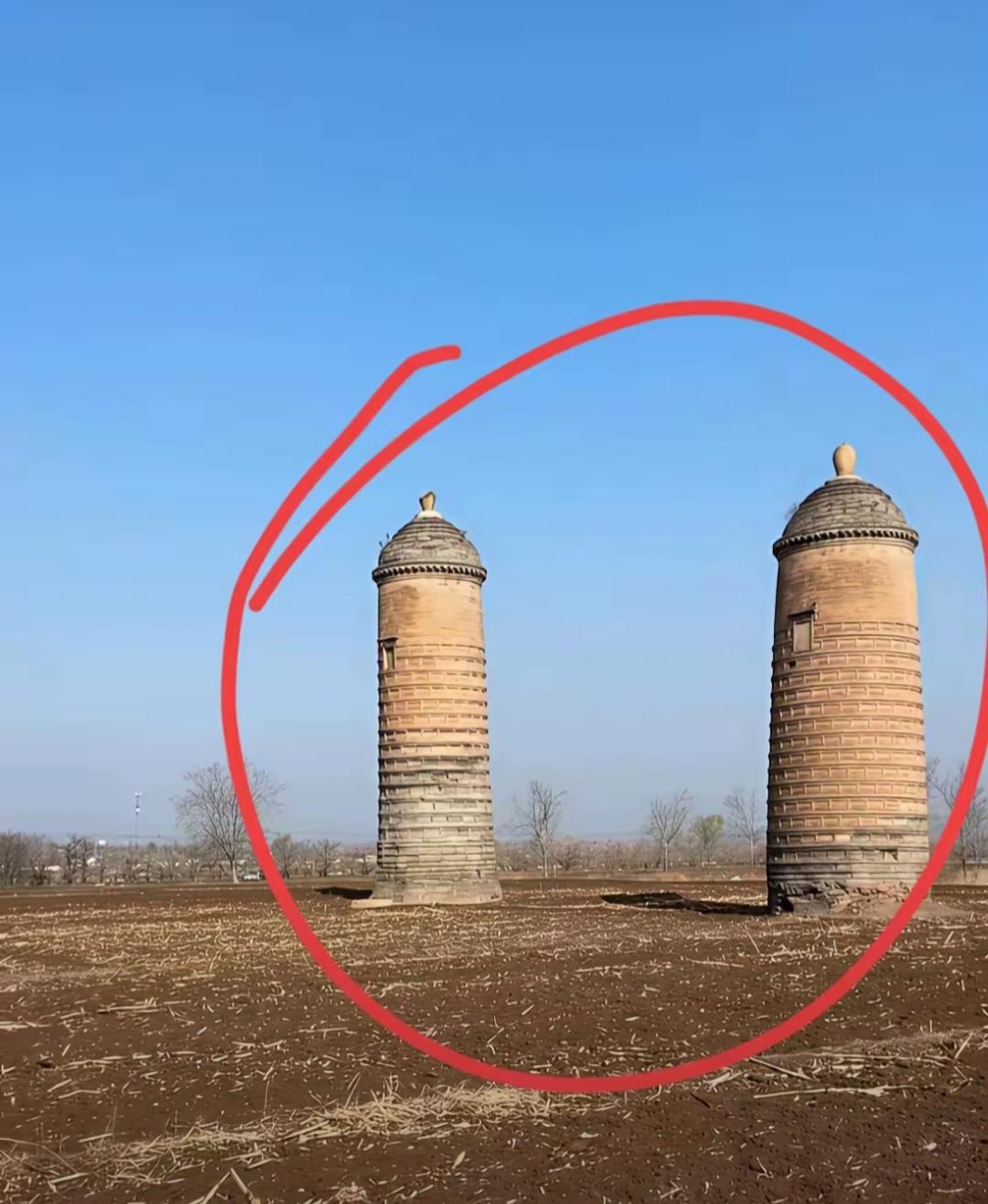 双塔耸翠，古韵犹存。大家看看这两个是什么？干什么用的？不是炮楼，也不是烟筒，那是