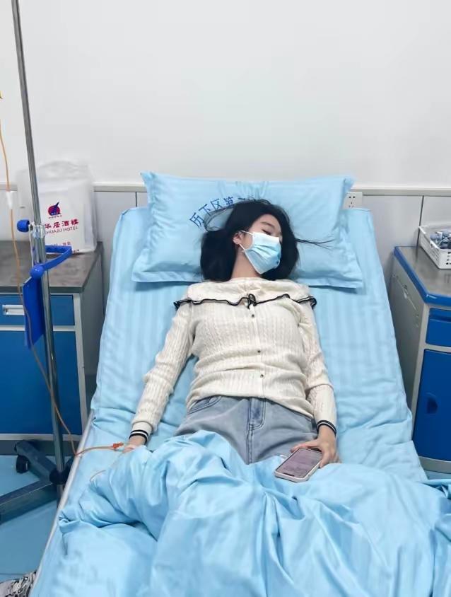 一个17岁的女孩，因为拉肚子去医院，结果肠镜一做，医生沉默了。从肛门口到整个结肠
