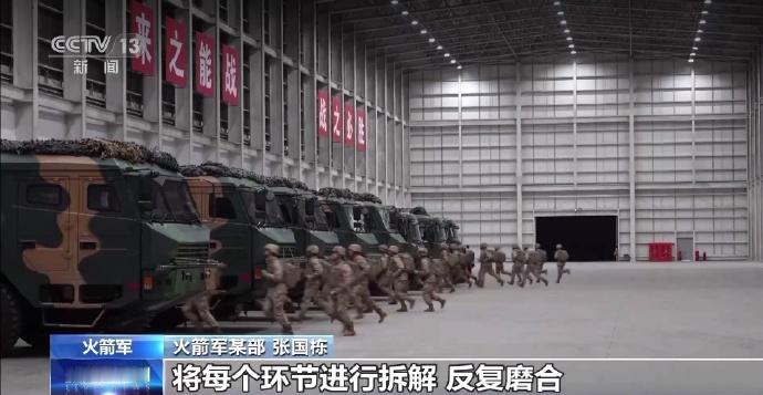 去年9月长剑1000正式亮相的，现在首次曝光已经进行战斗值班！
实战部署速度快，