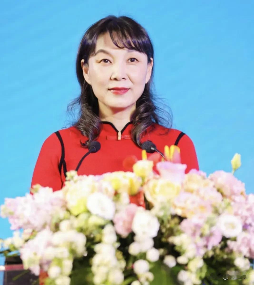 就事论事，姑且不说小不小三，宗馥莉爸爸留给她的公司，说是市值多少，一般这种新闻都