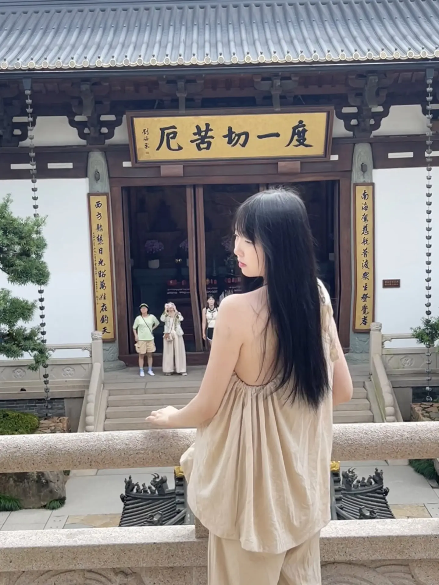缘分本就浅 相遇已是不易 想想还是算了 为你求了一纸平安