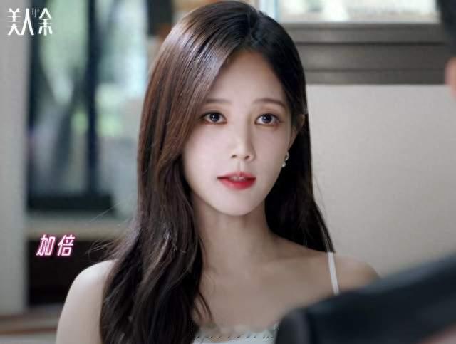 李一桐《美人余》首播炸裂，反转密集爽感拉满，27岁易梦玲引热议