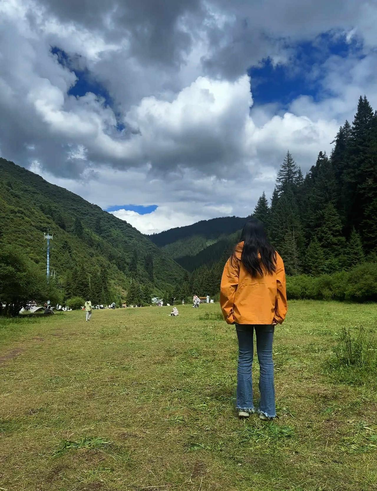 想去徒步，有队友一起吗，时间地点可以商量，一日可来回徒步丈量世界 山不向我走来我
