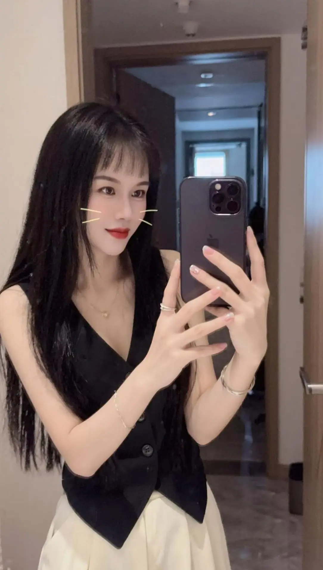 女孩子千万不要失去打扮欲，如果买新衣服包包口红都不能使自己快乐，也许生...