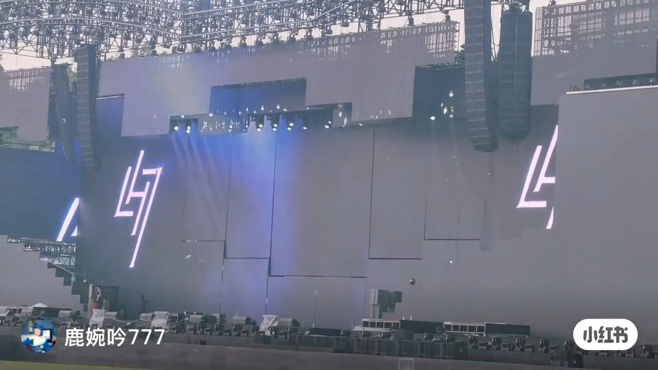 我不行了 好激动啊！LH7 logo出现鹿晗gapday音乐节﻿