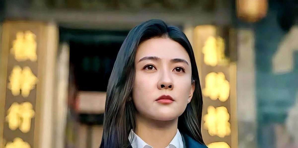 黄景瑜在《罚罪》片场铐住发小那场戏，我亲眼在取景地见过。
那座养殖场如今成了网红