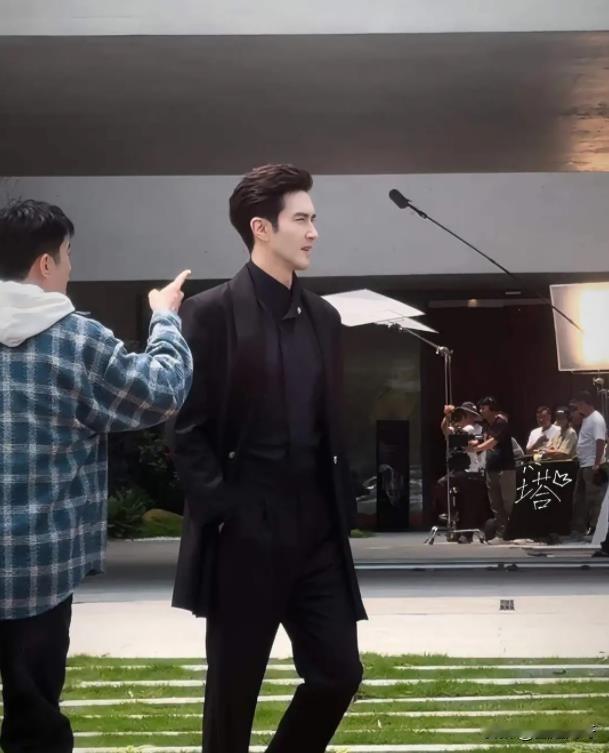 古董店老板变成商务男？剧版《哑舍》高伟光这个路透，让书迷粉悬着的心终于死了，这状