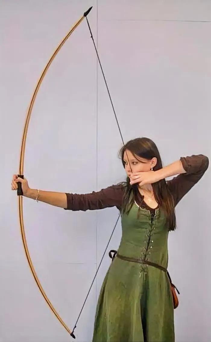 为什么说英国长弓险些改变欧洲历史?

英国长弓是一种古老的武器，在13世纪和14