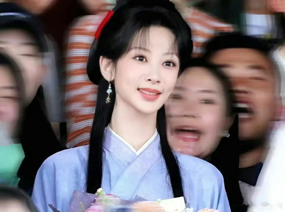 杨紫《家业》李祯 算了一下至少有15套造型，还有没数进来的，造型放量大且美丽，大