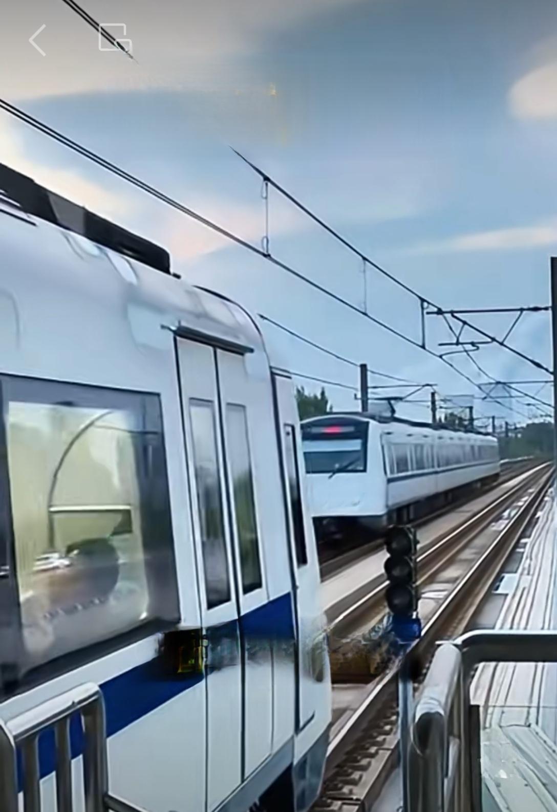 中国最早有地铁的十大城市，一，香港，二，北京，三，天津，四，上海，五，台北，六，