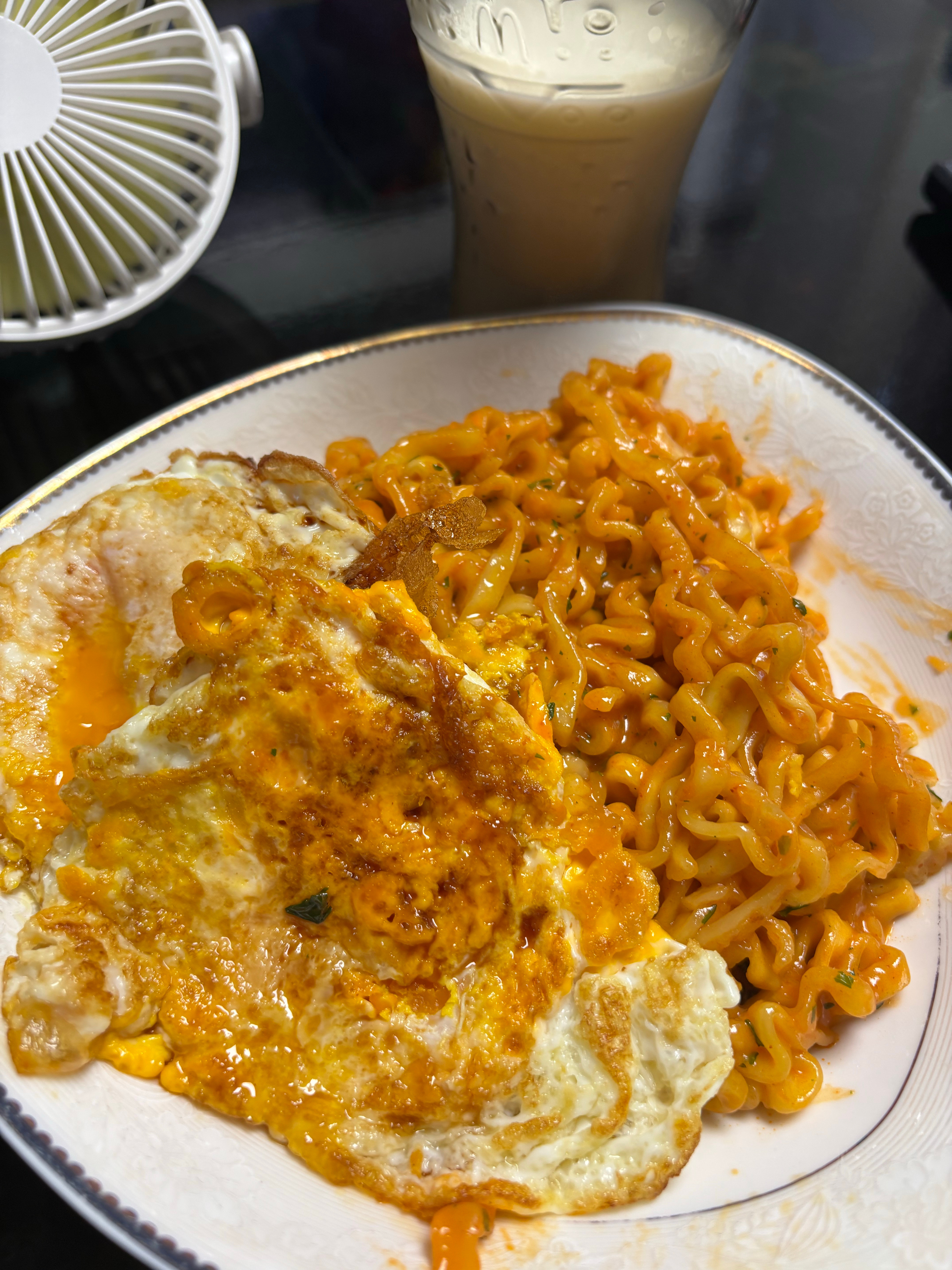 一个人不想做饭 那就奶油火鸡面➕两个蛋吧