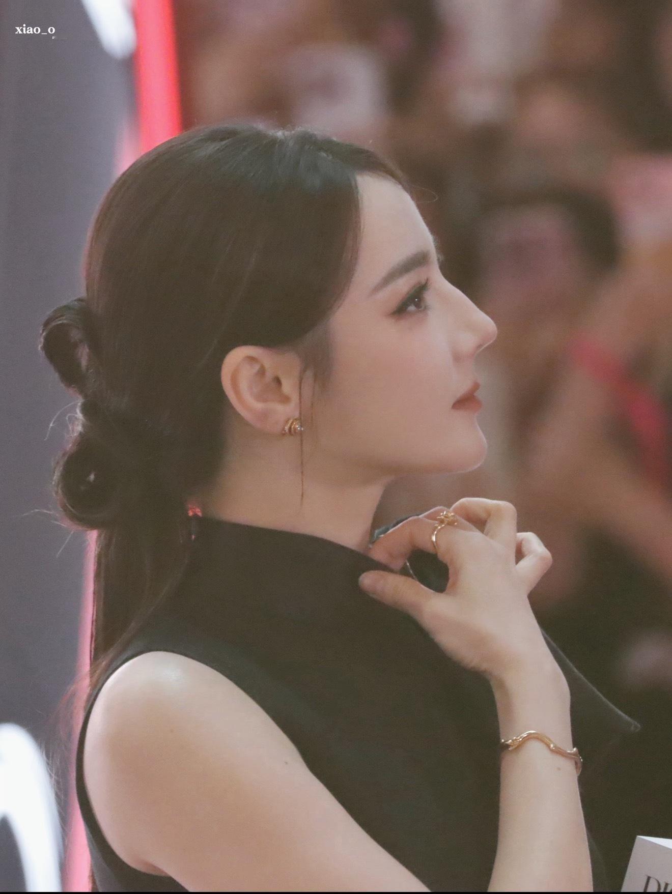 骄傲矜贵的布偶猫猫🐱Cr：logo 迪丽热巴韩安冉同框