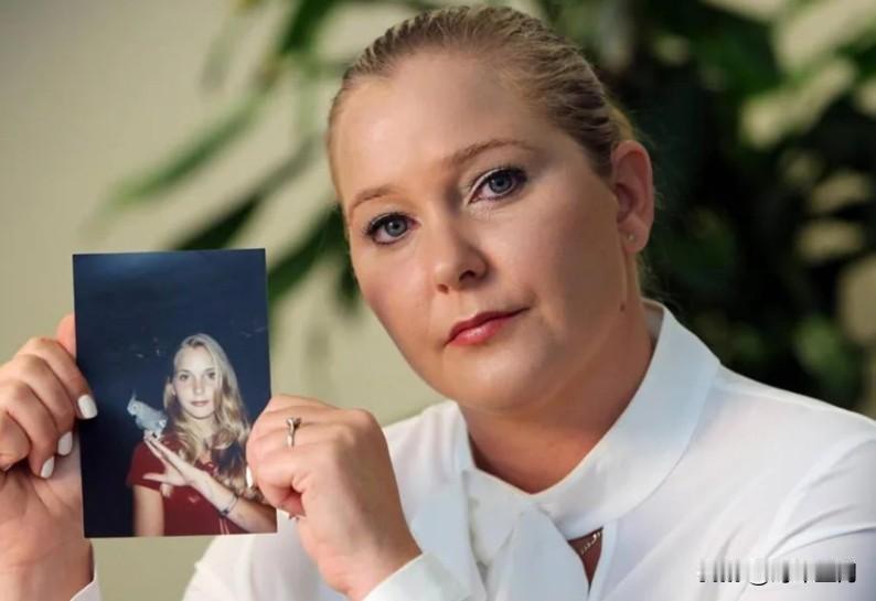 【英国安德鲁王子将被剥夺“王子”头衔并被逐出王室府邸】  （CNN）白金汉宫周四