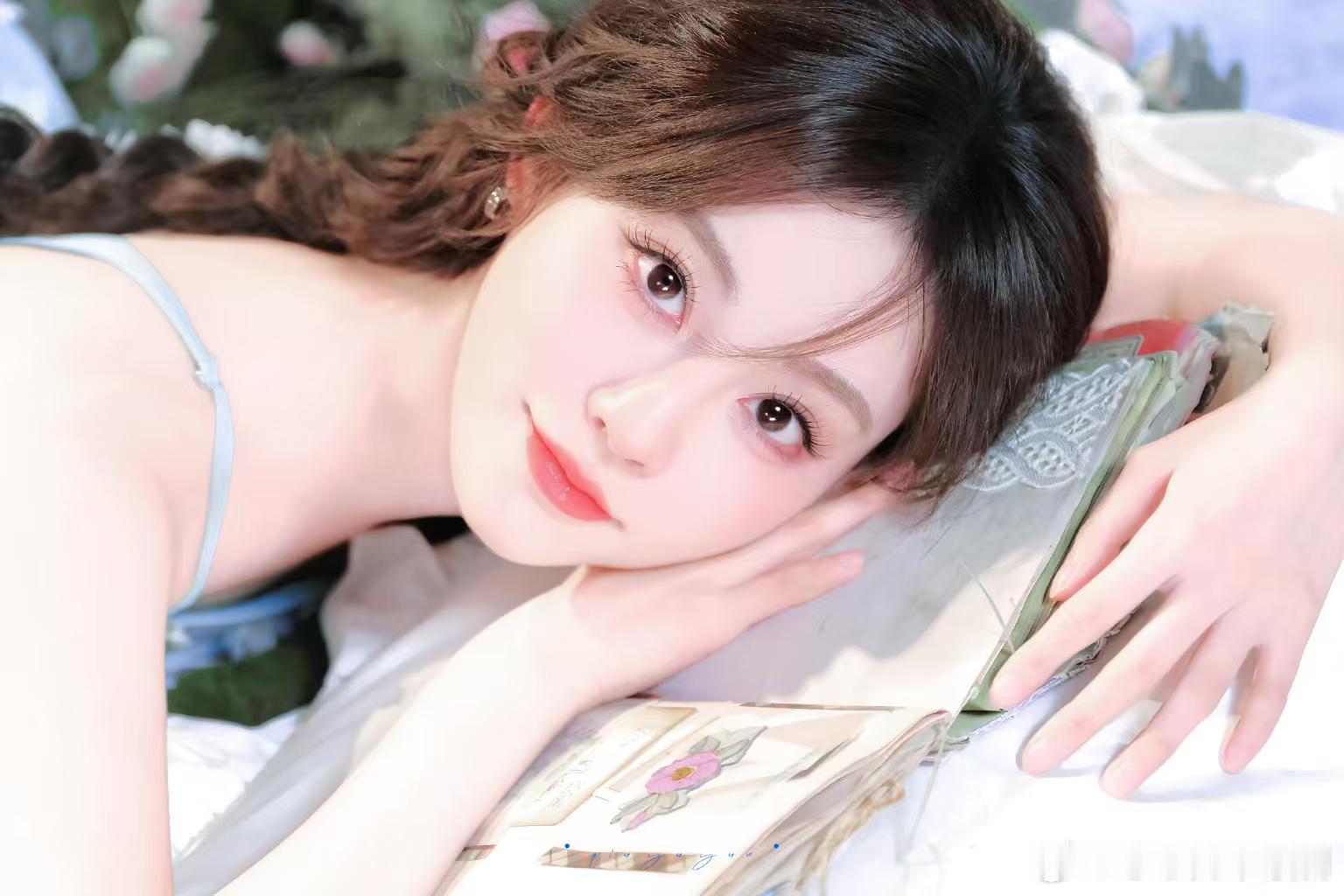 祝绪丹穆祉丞兔塑姐弟祝绪丹穆祉丞俩人兔塑适配度拉满，笑起来眉眼弯弯超像，同框满是