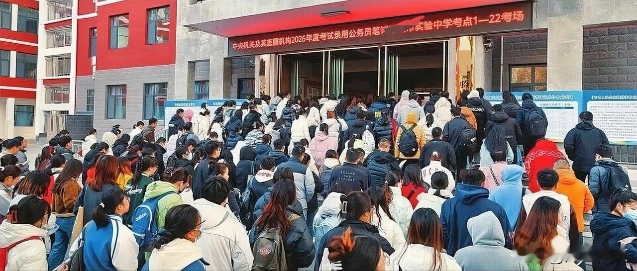 考公之路，努力➕运势。

相信大部分大学毕业生都有过考公之路，

“考考试试”“