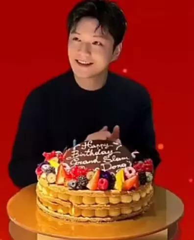 樊振东28岁生日！
国际乒联，雷军发文祝贺!
樊振东恩师吴敬平发文:
小胖生日快
