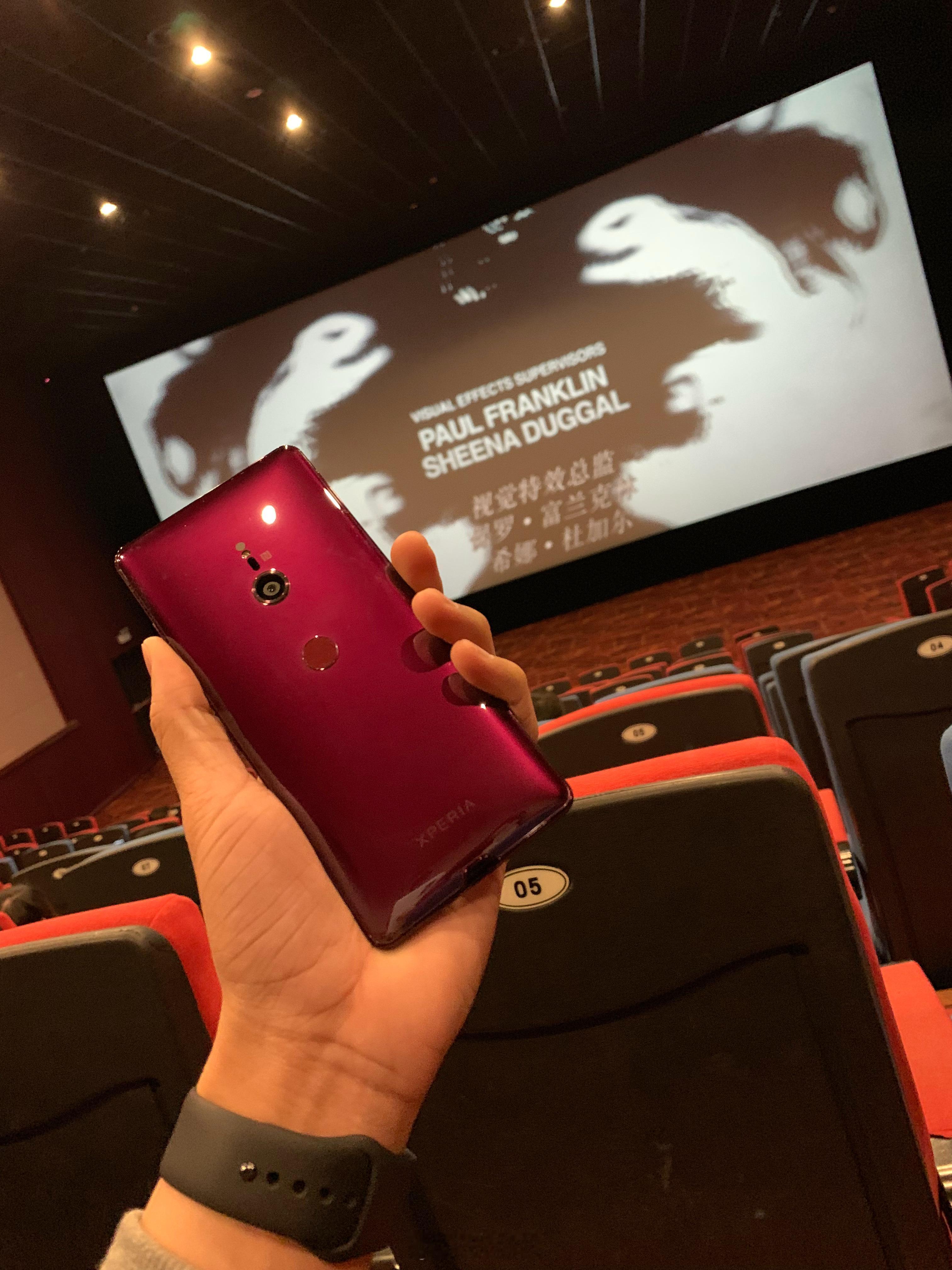 索尼XZ3——调校贼好的P-OLED的一代旗舰手感贼好的一代索尼贼骚气的一代红色