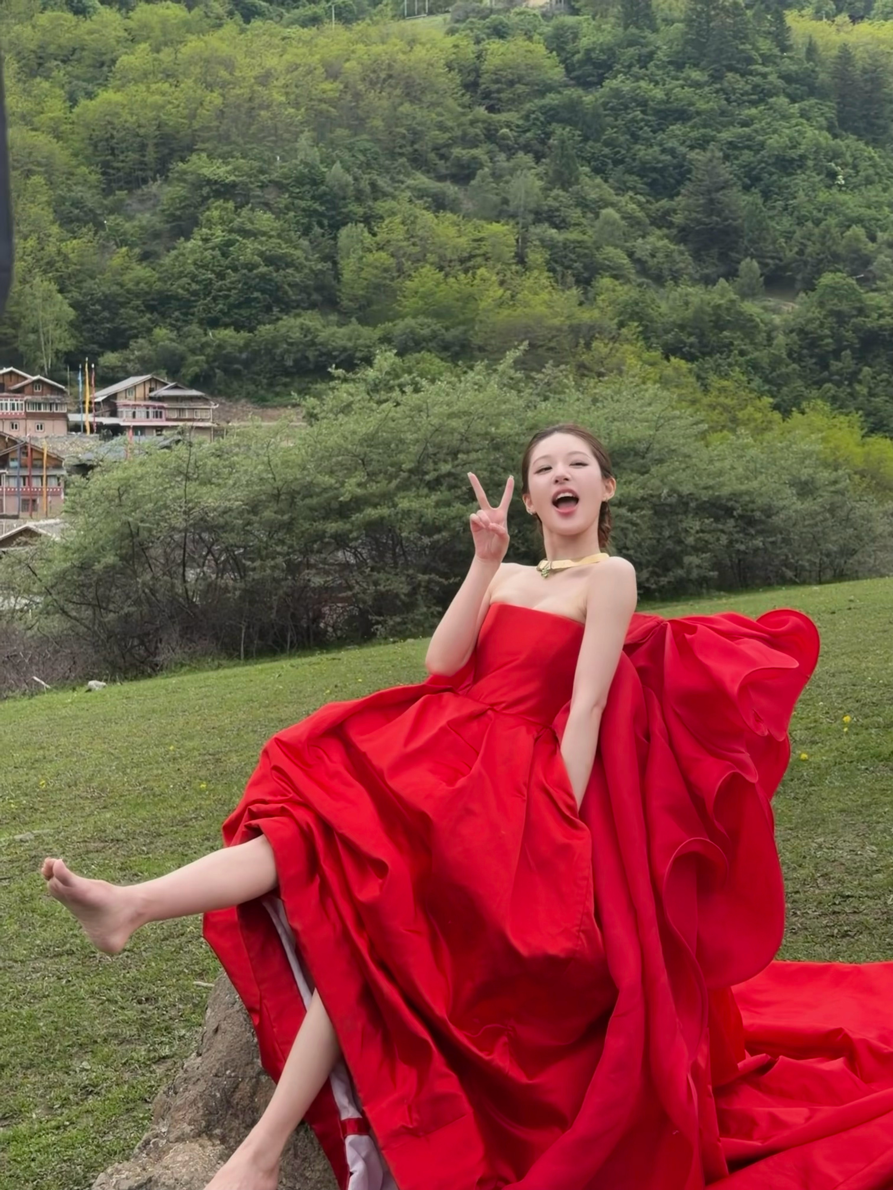 笑起来完全就是小孩呀 