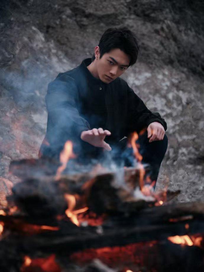 许凯是不是少打了个夯许凯是不是把“我很夯”设成仅自己可见了？快公开，别逼我求你。