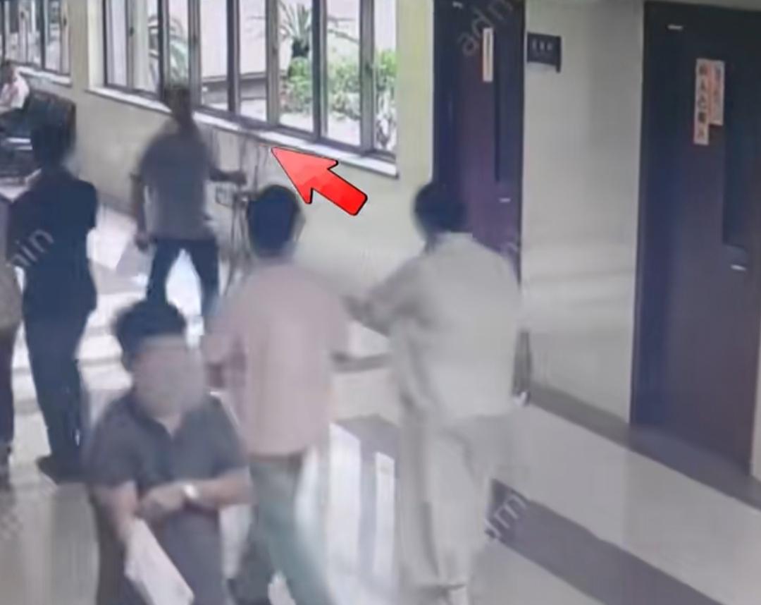 浙江长兴一家医院里，一段双向传递温暖的小事打动了无数网友。一位骨折痊愈的大哥，将