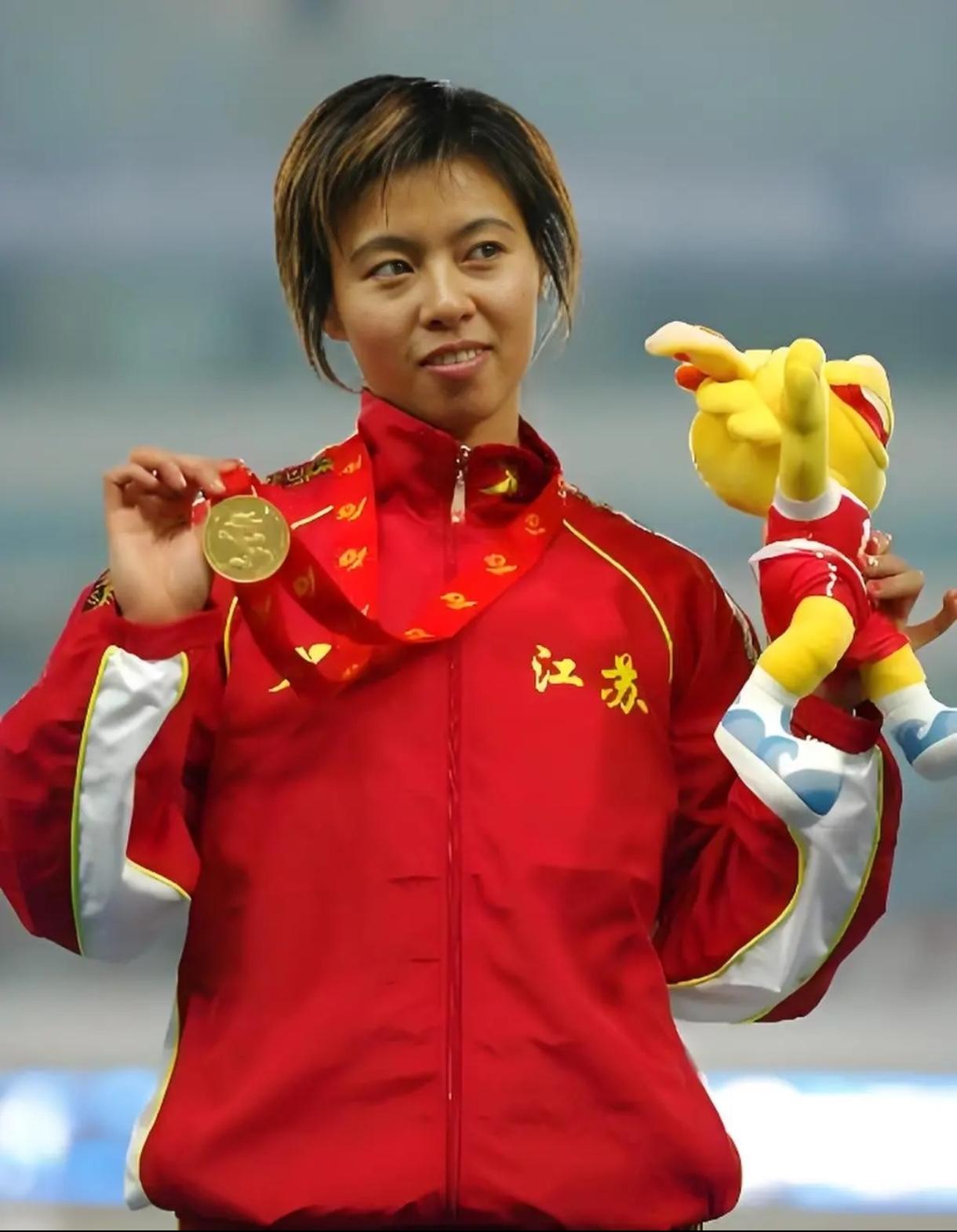 江苏女子短跑的巅峰传奇，封神十运会的拼命三娘——秦旺萍。
 
2005年南京全运