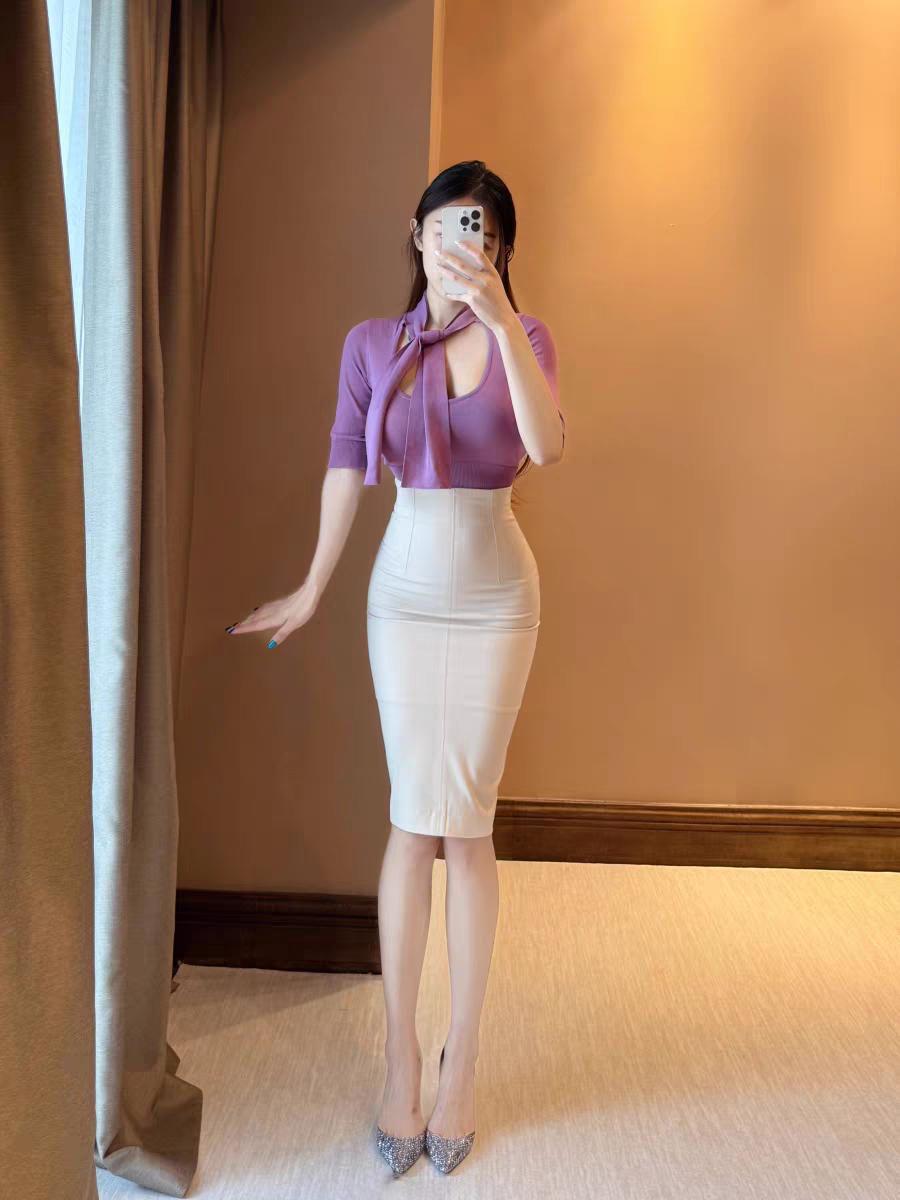 大U领系时尚上衣，韩版气质通勤针织衫！32岁买什么颜色的半身裙最合适 你喜欢穿牛