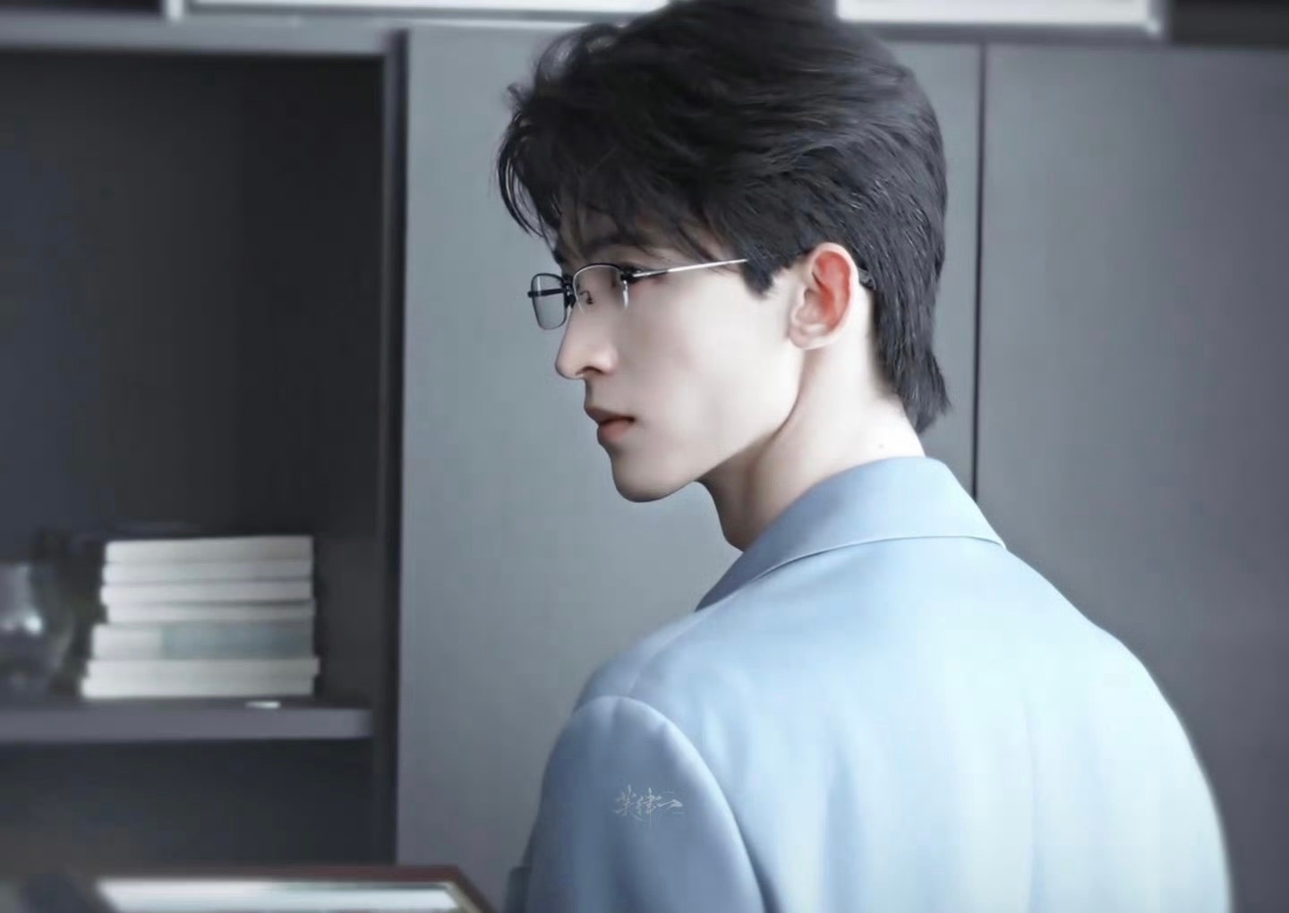 常华森这手我先抱走了 常华森你是懂智性恋爱看什么的！金丝框with红绳完全满分搭