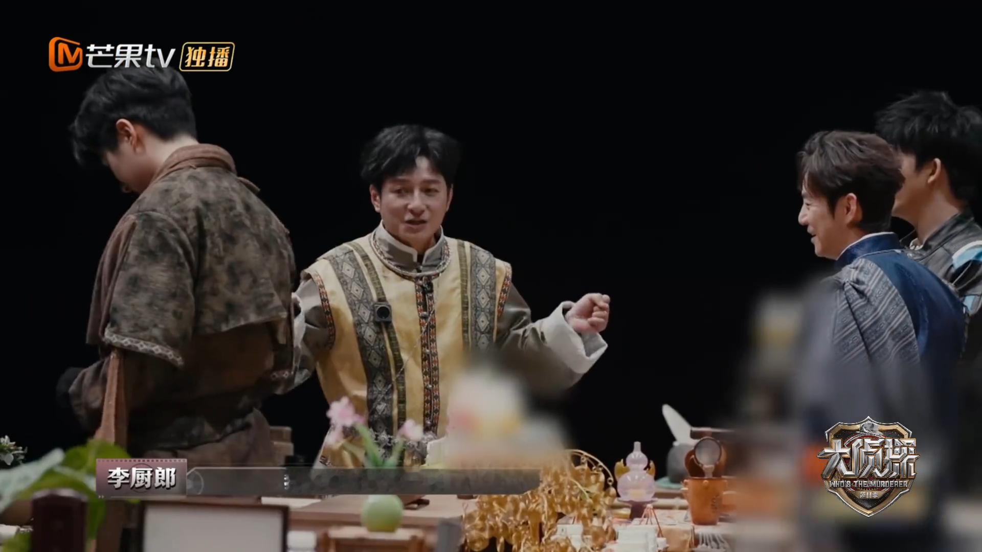 李维嘉抓周抓的是抹布大侦探别人抓周抓钱抓笔，李维嘉直接抓了块抹布！从小就和干净整