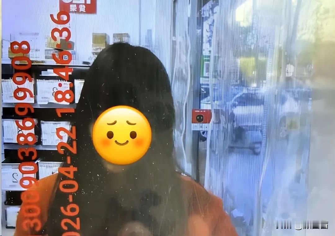 买海鲜逃单还顺手牵走万元幼犬，被认出后直接拉黑民警，这大姐真是胆大包天！
 
4