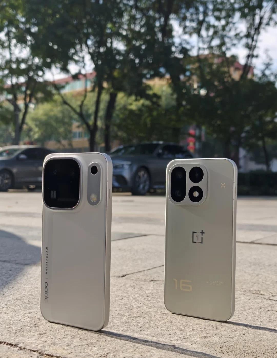 一加16和OPPO Find X10，哪个才是你的菜？
实测户外光线下，这两台手