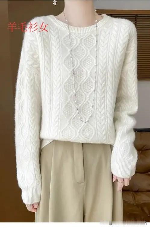 羊绒衫是羊毛衫里的“尖子生”——羊绒取自山羊腹部的细绒毛，更轻薄柔软、保暖性强，