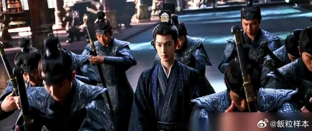 连扑两部剧，李昀锐是真的急了。 说实在的他之前路人缘真不差，《封神》里的鄂顺周正